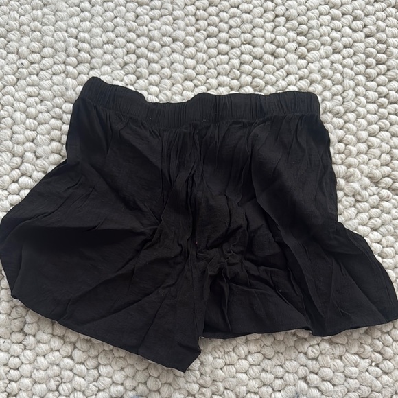 Zara Black Shorts with Elastic Waistband - Picture 3 of 3
